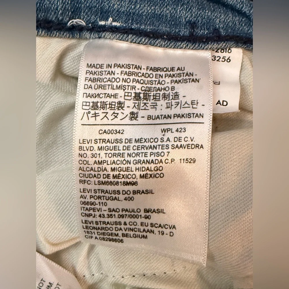 Levi's Signature Women's Jeans Size W42 L30 Modern Skinny Distressed Stretch - Picture 12 of 13